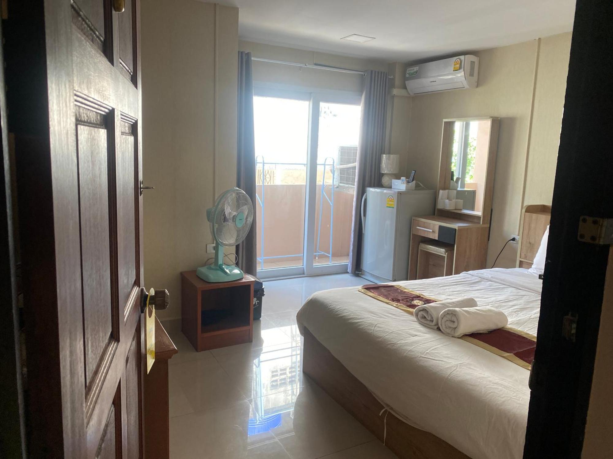Hug Me Guesthouse Pattaya Dış mekan fotoğraf